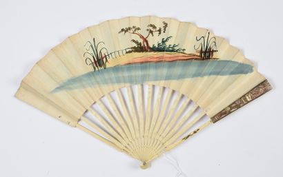 null Joli rose, circa 1770-1780
Folded fan, the double sheet of paper painted in...
