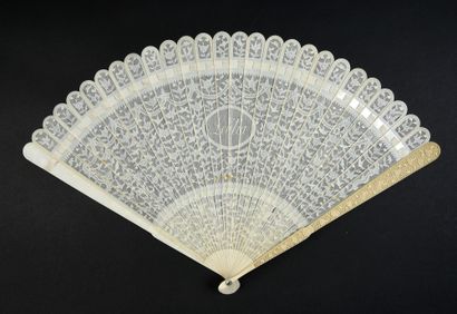 null "Letitia", China, circa 1790
Fan of broken type, commissioned for Europe, in...