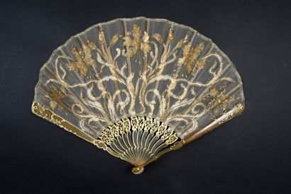 Fleurs d'or, circa 1900
Folded fan, balloon...