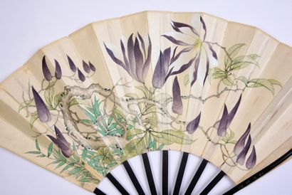 null Xinyi flowers, China, early 19th century Folded fan, the double sheet of paper...