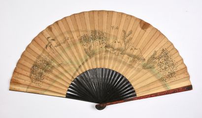 null Raisins, pivoines, et oiseau, Japon, vers 1900
Éventail plié, la feuille double...