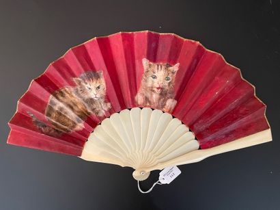 null Les chatons, vers 1880-1900
Petit éventail, la feuille double en papier peint...