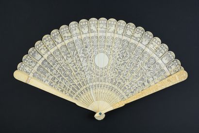 null Fan leaf, China, 19th century Broken type ivory fan* finely cut and engraved...