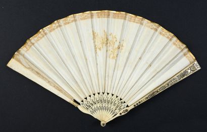 null Inspiration chinoise, vers 1800-1820
Éventail plié, dit «lilliputien», la feuille...