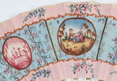null Joli rose, vers 1770-1780
Éventail plié, la feuille double en papier peint à...