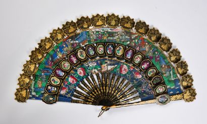  Cabriolet, Chine, XIXe siècle Éventail plié, les deux feuilles en soie peinte de...