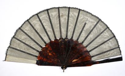 null Sequins and lace, circa 1880
Folded fan, the leaf in black lace, with spindles,...
