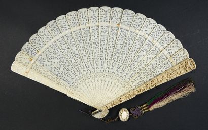 null Bamboos and willows, China, circa 1820
Broken type ivory fan* cut and engraved...