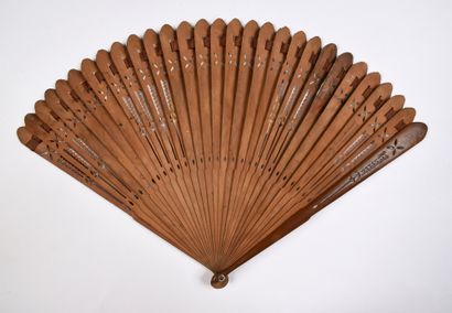 null Les amours musiciens, circa 1790
Broken type fan made of wood and decorated...