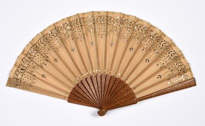 null Two fans, circa 1900-1920 *Flowers in sequins
Folded fan, for the evening, the...