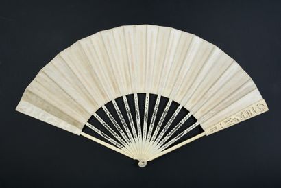 null Immaculate, circa 1770-1780
Folded fan, the double sheet of slightly iridescent...