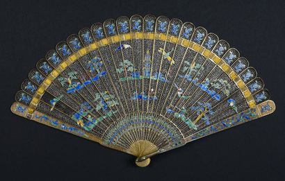 null Five colors, China, circa 1820
Fan of broken type in silver filigree and enamelled...