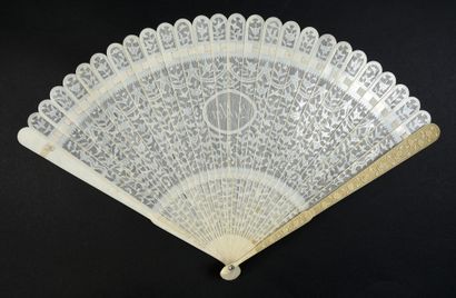 null "Letitia", China, circa 1790
Fan of broken type, commissioned for Europe, in...