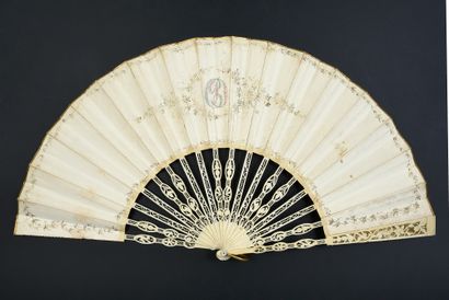 null Birds among flowers, 18th-19th century Folded fan, the skin sheet painted with...