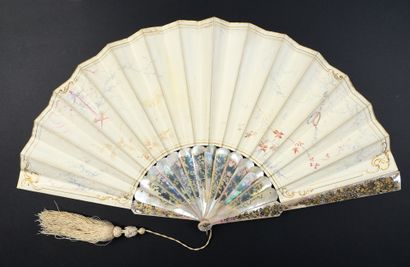 null Pluie de pétales, vers 1890-1900
Éventail plié, la feuille en peau peinte à...