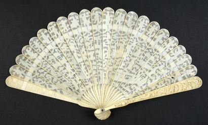 null Twenty figures, China, early 19th century Broken type fan in ivory* finely cut,...