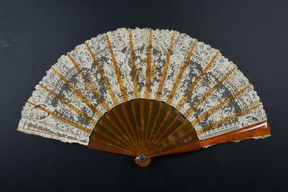 null Oscar Massin, (1829-1913)
Colored enamels, circa 1870-1880
Rare jeweler's fan,...