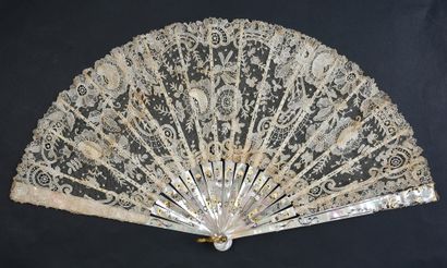 Petals in volumes, circa 1900
Folded fan,...