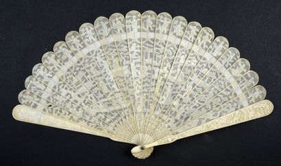 null Bamboos and pagodas, China, 19th century Broken type fan in bone, pierced and...