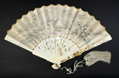 null Les cerisiers en fleurs, Japon, vers 1880
Éventail plié, la feuille double en...