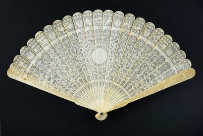 null Fan leaf, China, 19th century Broken type ivory fan* finely cut and engraved...