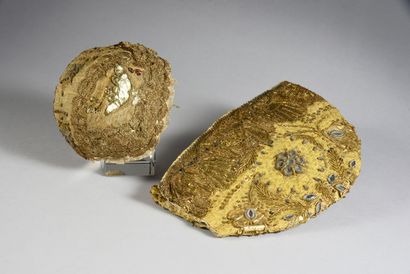 null Alsace, first third of the 19th century, gold brocade headdress with embroidered...