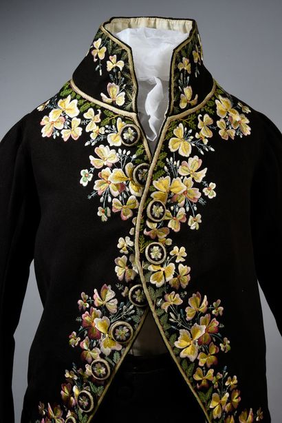 null Suit and breeches of a sumptuous French embroidered suit, circa 1800-1805, suit...