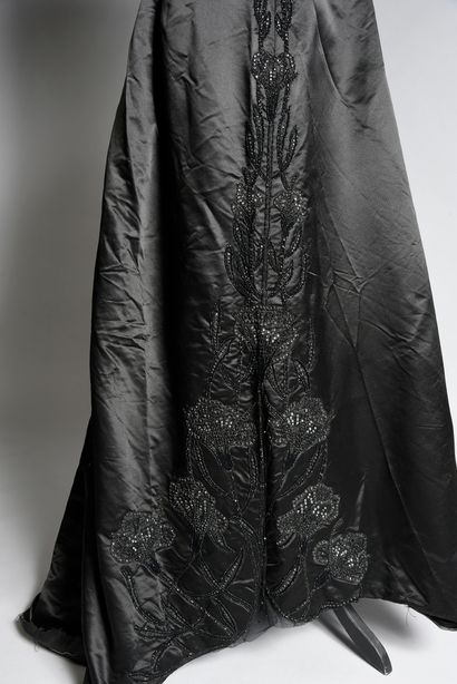  Skirt of an embroidered evening gown, attributed to Worth, circa 1900, asymmetrical...