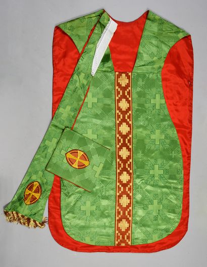 null Meeting of chasuble and dalmatic, circa 1930-1950, five chasubles of semi-gothic...