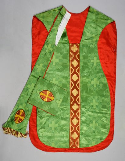 null Réunion de chasuble et dalmatiques, vers 1930-1950 environ, cinq chasubles de...