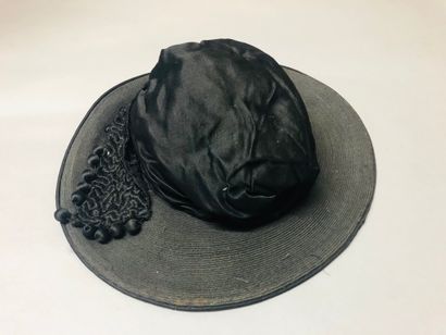 null Réunion d'accessoires du Costume féminin, 1910-1930 environ, capeline noire...