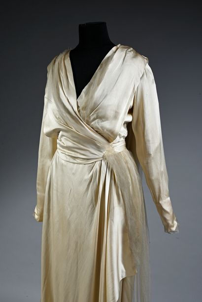null Robe de mariée griffée Worth, vers 1920-1925, robe en crêpe de Chine crème,...