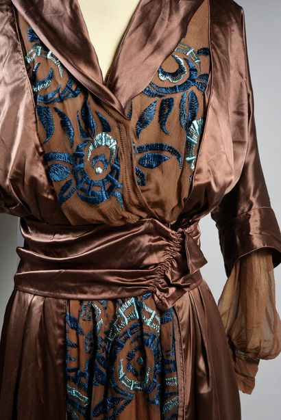 null Robe élégante griffée Charles Dubois à Nice, vers 1915-1920, robe blousante...