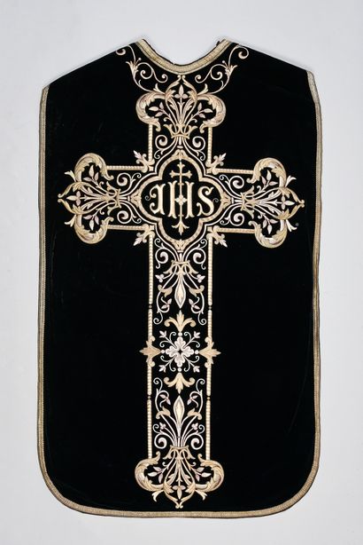 null Chasuble for funerals, late 19th-early 20th century, black cotton velvet, the...