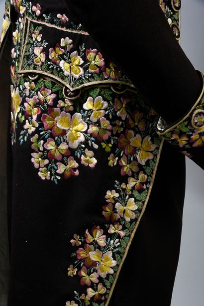 null Suit and breeches of a sumptuous French embroidered suit, circa 1800-1805, suit...