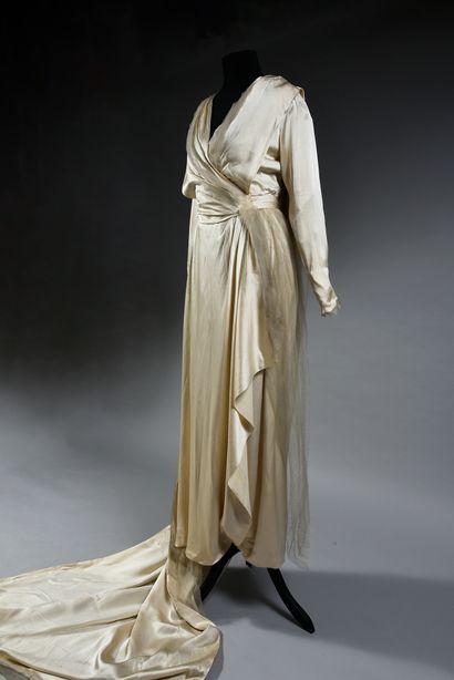  Robe de mariée griffée Worth, vers 1920-1925, robe en crêpe de Chine crème, corsage...