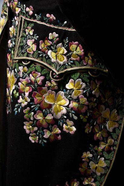 null Suit and breeches of a sumptuous French embroidered suit, circa 1800-1805, suit...