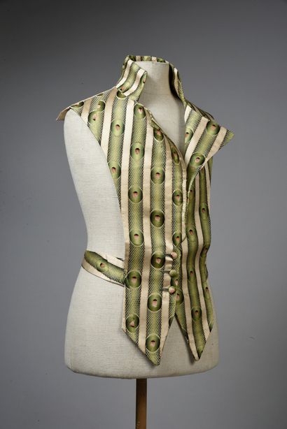 Faux-filet d'une tenue de dame historiciste, fin du XIXe siècle, devant de gilet...
