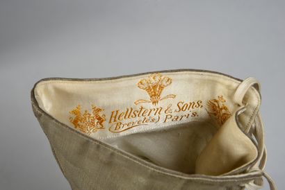  Paire de bottines de bal lacées griffées Hellstern & Sons à Paris, vers 1900-1910,...