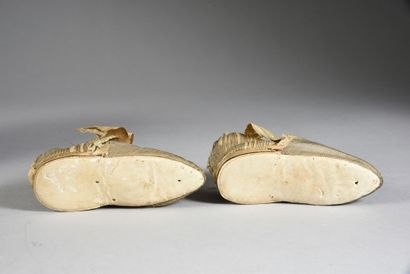 null Rare paire de souliers d'apparat pour petit enfant, seconde moitié du XVIIIe...