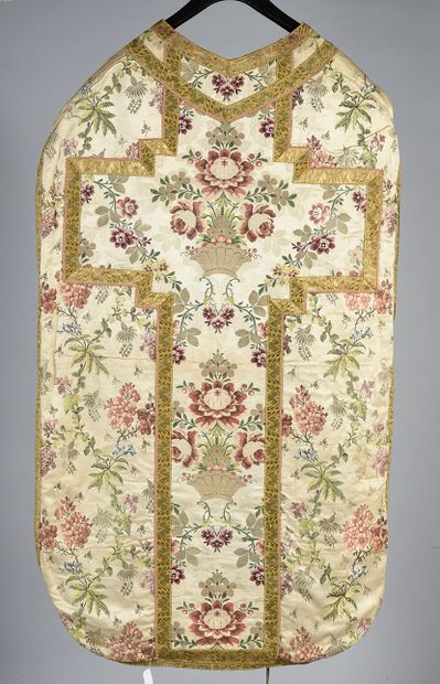  Chasuble, second half of the XVIIIth century, brocades shaped polychrome silk, spun...