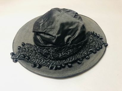 null Réunion d'accessoires du Costume féminin, 1910-1930 environ, capeline noire...