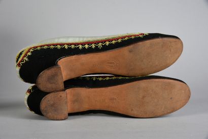 null Paire de souliers de dame pour un bal travesti, vers 1880, escarpins à petits...