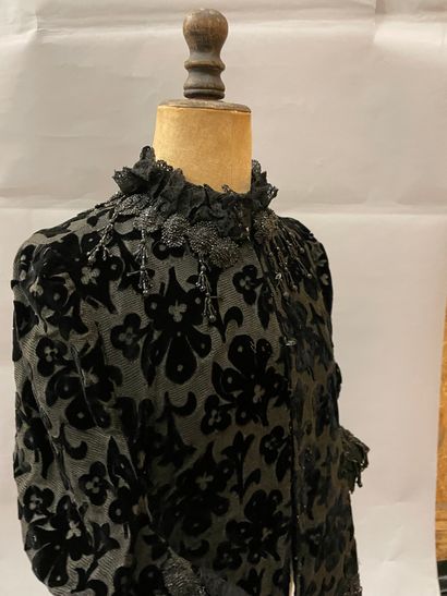  Eléments de costumes noirs de la garde-robe d'une famille bourgeoise, seconde moitié...