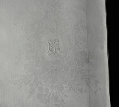  Suite of eighteen linen damask napkins, Second Empire, abundant cartouche of flowers...