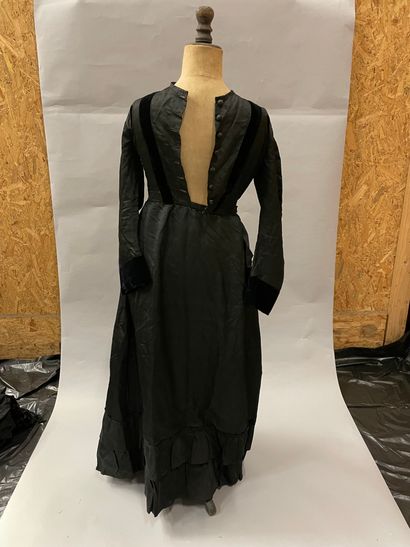 null Eléments de costumes noirs de la garde-robe d'une famille bourgeoise, seconde...