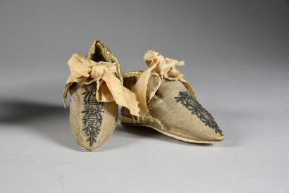  Rare paire de souliers d'apparat pour petit enfant, seconde moitié du XVIIIe siècle,...