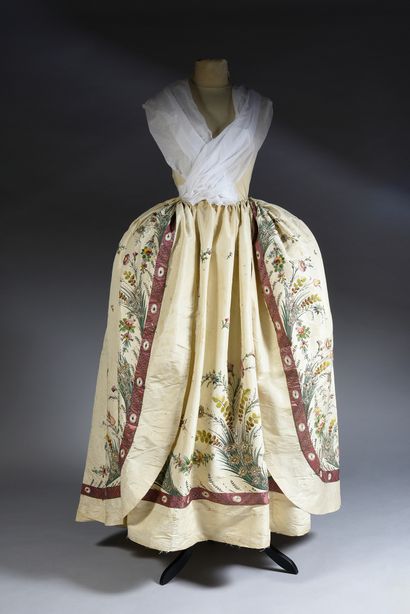  Parties d'une somptueuse robe de cour brodée, vers 1785, jupon démonté et partie...