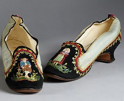  Paire de souliers de dame pour un bal travesti, vers 1880, escarpins à petits talons...