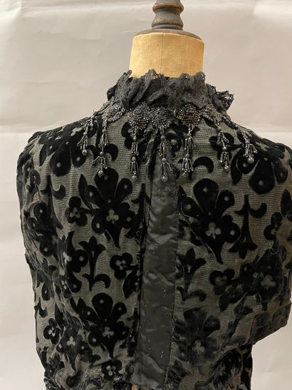 null Eléments de costumes noirs de la garde-robe d'une famille bourgeoise, seconde...